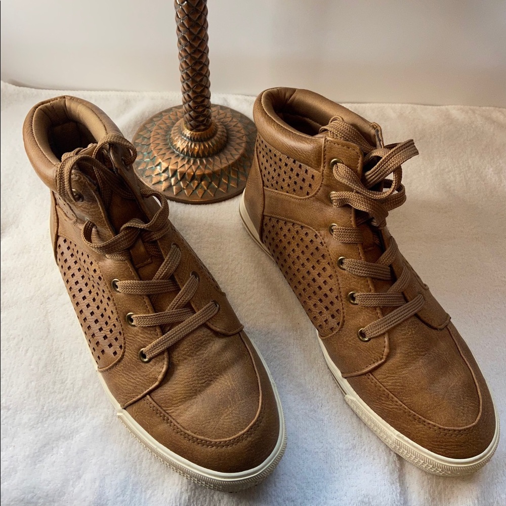Arizona Chios High Top Sneaker